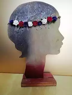 des couronnes de fleurs